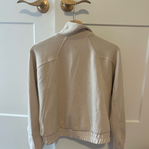 Lululemon mock neck softstreme zip up jacket in the color Natural Ivory size 6 - Picture 9 of 9